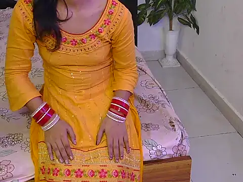 Lovelyy-couple online show from November 21, 2025, 9:41 am