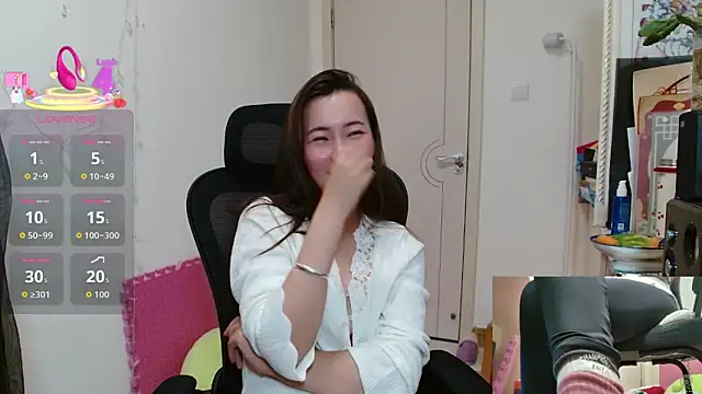 sallycui online show from November 6, 2025, 12:39 pm