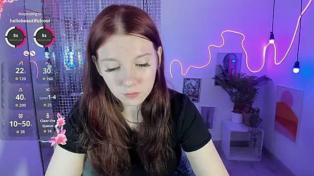 Layla Glam online show from October 20, 2025, 5:41 am