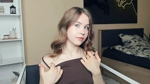 MaliaBourraine online show from June 1, 2026, 7:21 am