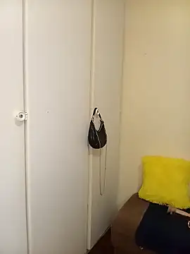 BubblyBeautiful online show from December 14, 2025, 9:58 am