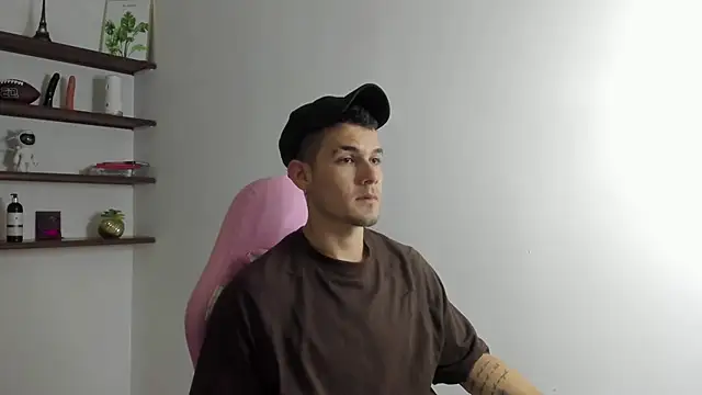 Snapshot of BooyHott_ chatting on December 14, 2025, 6:56 pm BooyHott online show from December 14, 2025, 6:56 pm