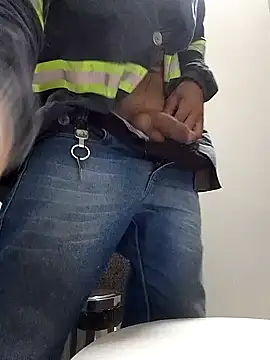 Snapshot of Claudiokkkkk chatting on December 16, 2025, 3:39 pm Claudiokkkkk online show from December 16, 2025, 3:39 pm