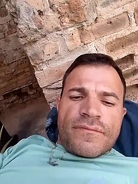 Snapshot of Claudiokkkkk chatting on December 18, 2025, 4:02 pm Claudiokkkkk online show from December 18, 2025, 4:02 pm