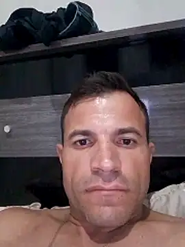 Snapshot of Claudiokkkkk chatting on February 5, 2026, 12:04 am Claudiokkkkk online show from February 5, 2026, 12:04 am