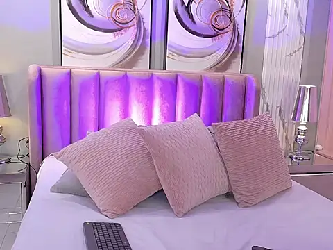 Snapshot of LuisaJonnes_ chatting on September 20, 2025, 1:01 pm LuisaJonnes online show from September 20, 2025, 1:01 pm