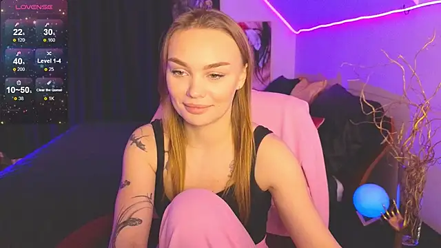 Snapshot of KitsyMoore chatting on October 4, 2025, 4:49 pm KitsyMoore online show from October 4, 2025, 4:49 pm