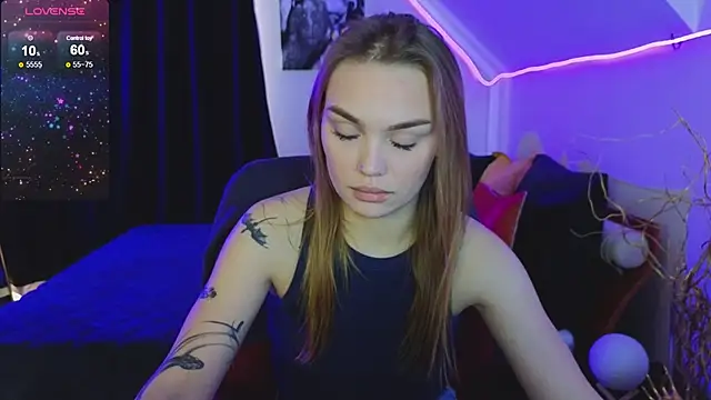 Snapshot of KitsyMoore chatting on October 10, 2025, 1:10 pm KitsyMoore online show from October 10, 2025, 1:10 pm