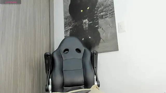 Snapshot of KAYLA_BATISTA_ chatting on December 2, 2025, 3:01 am KAYLA BATISTA online show from December 2, 2025, 3:01 am