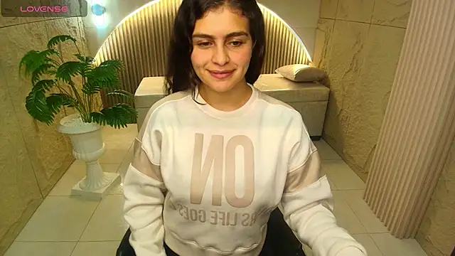 Snapshot of dany_r_ chatting on October 3, 2025, 1:19 pm dany r online show from October 3, 2025, 1:19 pm