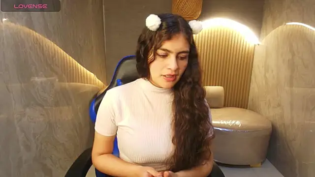 Snapshot of dany_r_ chatting on October 6, 2025, 1:19 pm dany r online show from October 6, 2025, 1:19 pm