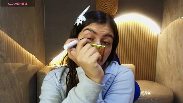 Snapshot of dany_r_ chatting on October 8, 2025, 12:47 pm dany r online show from October 8, 2025, 12:47 pm