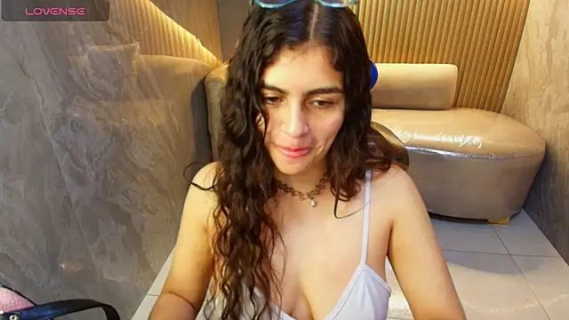 Snapshot of dany_r_ chatting on October 20, 2025, 1:00 pm dany r online show from October 20, 2025, 1:00 pm