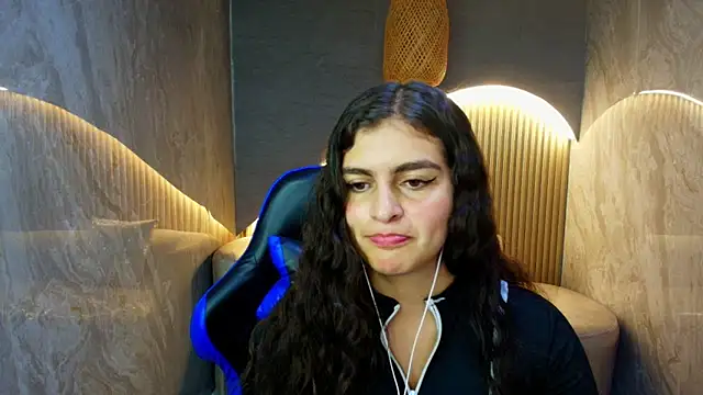 Snapshot of dany_r_ chatting on November 11, 2025, 1:33 pm dany r online show from November 11, 2025, 1:33 pm