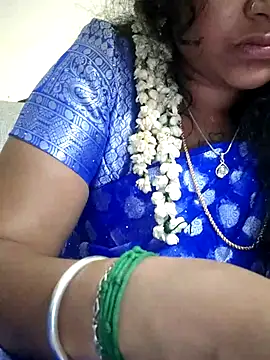 sweetqueen143 online show from October 6, 2025, 6:27 pm