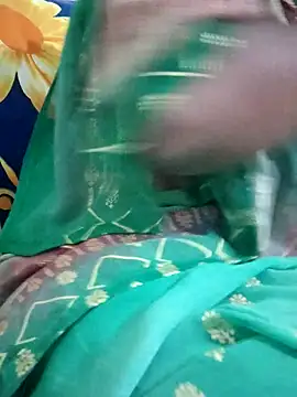 sweetqueen143 online show from October 24, 2025, 4:25 pm