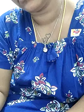 sweetqueen143 online show from April 7, 2026, 6:36 am