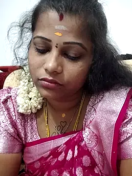 sweetqueen143 online show from April 15, 2026, 10:44 am