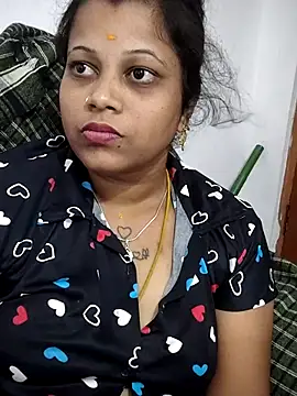 sweetqueen143 online show from May 15, 2026, 11:56 pm