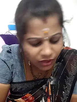 sweetqueen143 online show from May 24, 2026, 12:54 pm