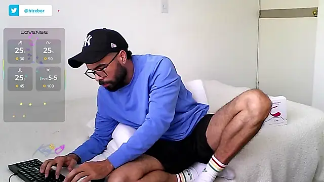 Snapshot of htrebor87 chatting on February 16, 2026, 6:59 pm htrebor87 online show from February 16, 2026, 6:59 pm