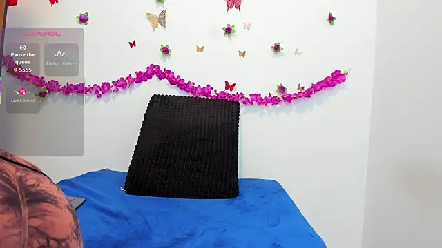 Annniie22 online show from December 17, 2025, 7:58 am