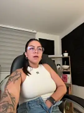 Snapshot of TaniaVelvet chatting on February 18, 2026, 3:46 am TaniaVelvet online show from February 18, 2026, 3:46 am