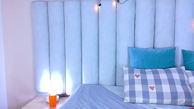 Snapshot of MyApril__ chatting on October 4, 2025, 11:52 am MyApril online show from October 4, 2025, 11:52 am