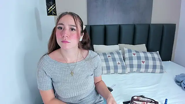 Snapshot of MyApril__ chatting on October 7, 2025, 12:35 pm MyApril online show from October 7, 2025, 12:35 pm