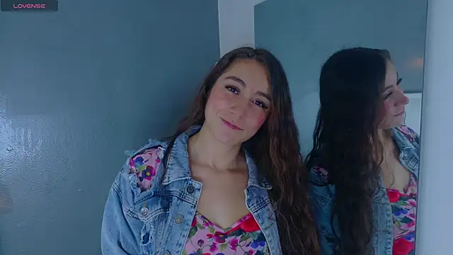 Snapshot of MyApril__ chatting on November 6, 2025, 11:22 am MyApril online show from November 6, 2025, 11:22 am