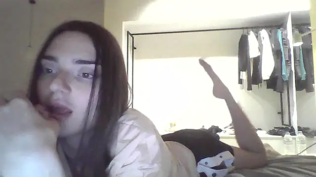 Snapshot of Luna_Samosienko chatting on September 25, 2025, 6:33 pm Luna Samosienko online show from September 25, 2025, 6:33 pm