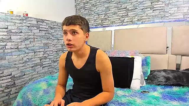 Snapshot of Julian_wolf18 chatting on October 21, 2025, 3:35 pm Julian wolf18 online show from October 21, 2025, 3:35 pm