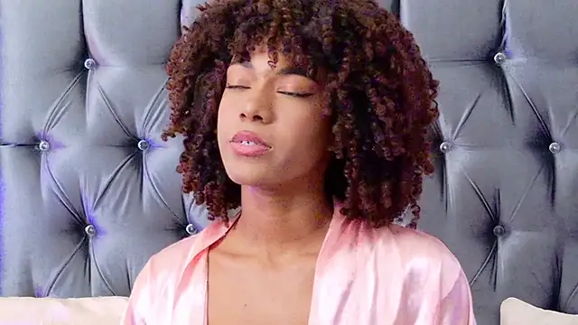 Stellaciel  online show from November 5, 2025, 10:43 pm