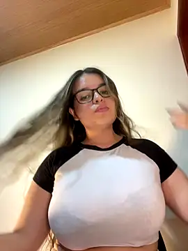 Snapshot of Aphrill chatting on November 2, 2025, 10:01 pm Aphrill online show from November 2, 2025, 10:01 pm