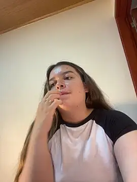 Snapshot of Aphrill chatting on November 10, 2025, 8:19 pm Aphrill online show from November 10, 2025, 8:19 pm