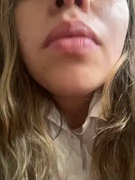 Aphrill online show from December 2, 2025, 8:59 pm