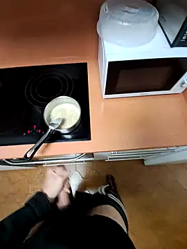 Snapshot of mecumming2 chatting on October 6, 2025, 11:02 pm mecumming2 online show from October 6, 2025, 11:02 pm