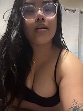 Snapshot of kiaradanielaxx chatting on February 17, 2026, 5:37 am kiaradanielaxx online show from February 17, 2026, 5:37 am