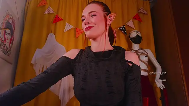 Snapshot of Giantess_Eva chatting on October 28, 2025, 5:15 pm Giantess Eva online show from October 28, 2025, 5:15 pm