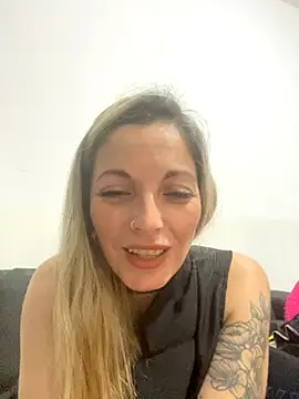 julietacollins11 online show from September 24, 2025, 4:49 am