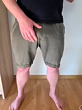 Snapshot of Pozbihet87spons chatting on April 4, 2026, 2:47 pm Pozbihet87spons online show from April 4, 2026, 2:47 pm