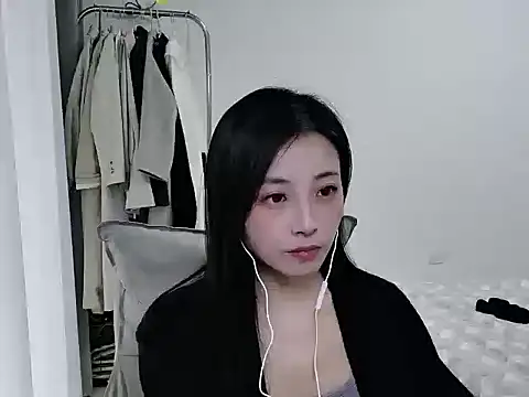 Snapshot of Mien-MM chatting on October 17, 2025, 4:59 am Mien-MM online show from October 17, 2025, 4:59 am