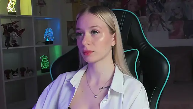 MiaGraces online show from December 2, 2025, 5:30 pm