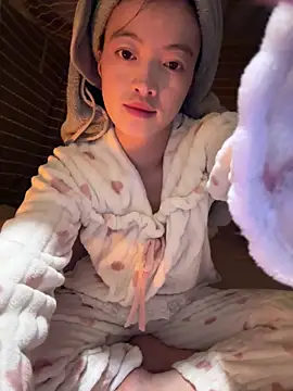 Snapshot of Tramy_xx chatting on October 16, 2025, 3:24 pm Tramy xx online show from October 16, 2025, 3:24 pm