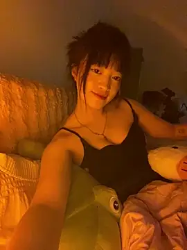 Snapshot of Tramy_xx chatting on June 14, 2026, 1:57 pm Tramy xx online show from June 14, 2026, 1:57 pm