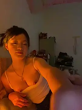 Snapshot of Tramy_xx chatting on June 25, 2026, 3:28 am Tramy xx online show from June 25, 2026, 3:28 am