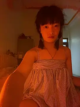 Snapshot of Tramy_xx chatting on July 7, 2026, 1:26 pm Tramy xx online show from July 7, 2026, 1:26 pm