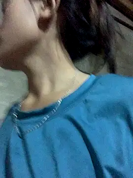 Snapshot of Halyy_xx chatting on October 3, 2025, 11:51 am Halyy xx online show from October 3, 2025, 11:51 am