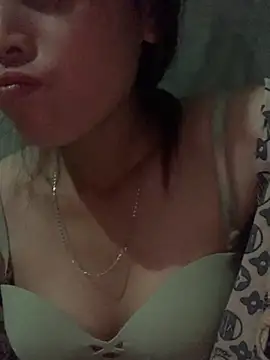 Snapshot of Halyy_xx chatting on October 19, 2025, 11:55 am Halyy xx online show from October 19, 2025, 11:55 am