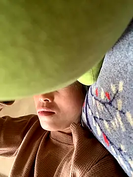 Snapshot of Halyy_xx chatting on October 28, 2025, 5:22 am Halyy xx online show from October 28, 2025, 5:22 am